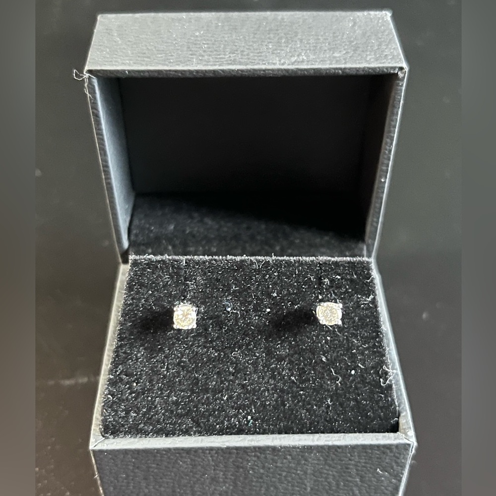 Diana M fine jewelry Diamond stud 0.5 ct